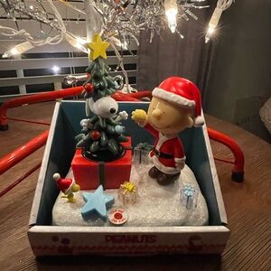 NEW! Peanuts Lighted Musical Table Piece